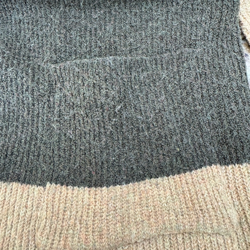 Colorblock Cardigan Sweater With Pockets - Picture 3 of 5